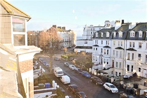 2 bedroom flat for sale, Jevington Gardens, Eastbourne BN21