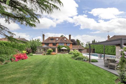 Oakwood Quarry Road, Oxted, RH8 9HF