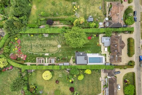 Oakwood Quarry Road, Oxted, RH8 9HF