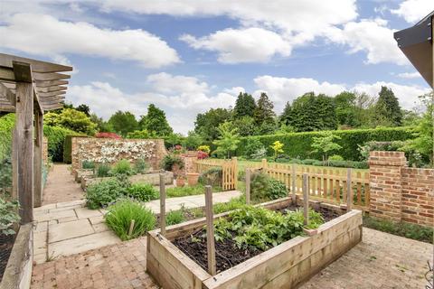 Oakwood Quarry Road, Oxted, RH8 9HF