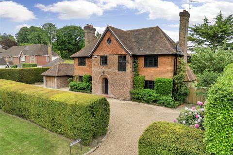 Oakwood Quarry Road, Oxted, RH8 9HF
