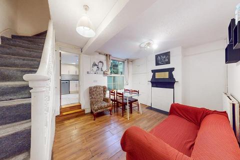 Terraced House For Sale Canary Wharf  E14