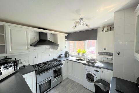 3 bedroom flat to rent, Bingley Close, Wallsend NE28