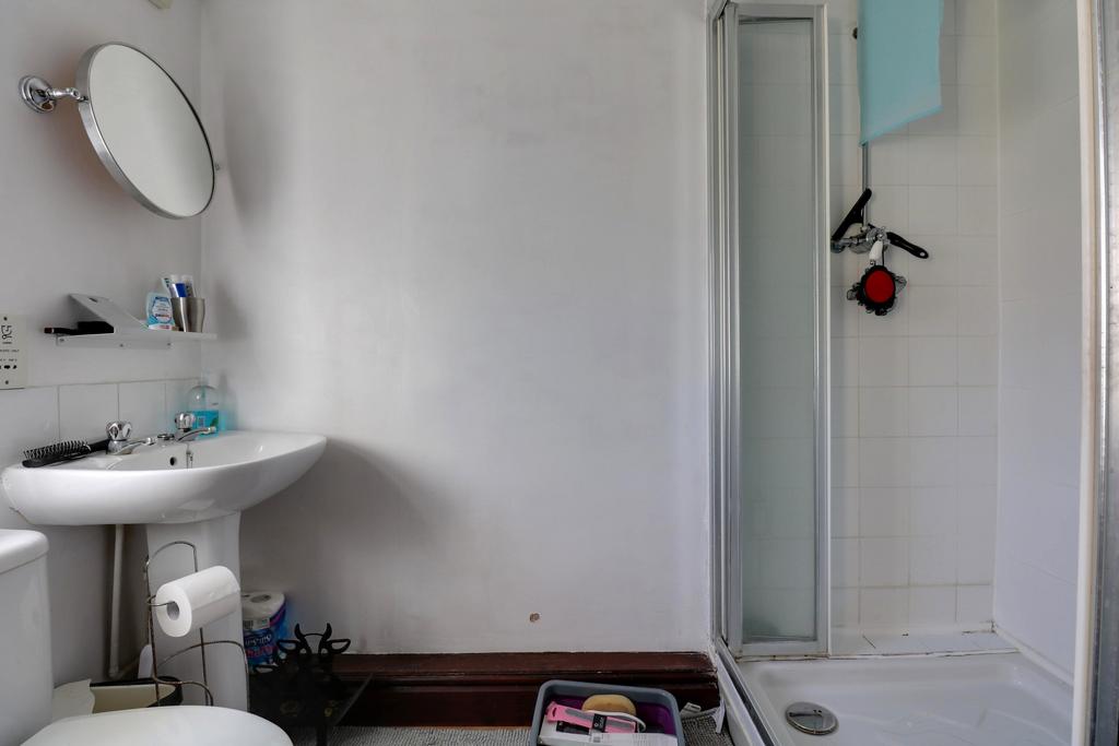 En-suite showeroom