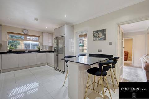 5 bedroom detached house for sale, Woodford Green IG8