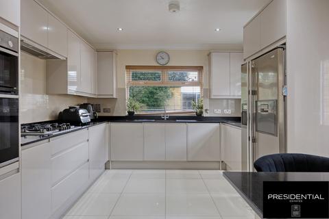 5 bedroom detached house for sale, Woodford Green IG8