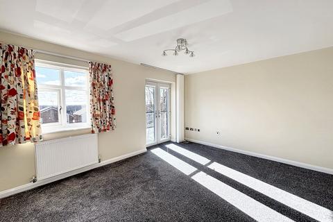 3 bedroom townhouse to rent, Chaddock Lane, Manchester M28
