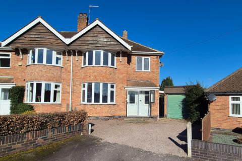 3 bedroom semi-detached house to rent, Broadgate Close, Leicester LE4