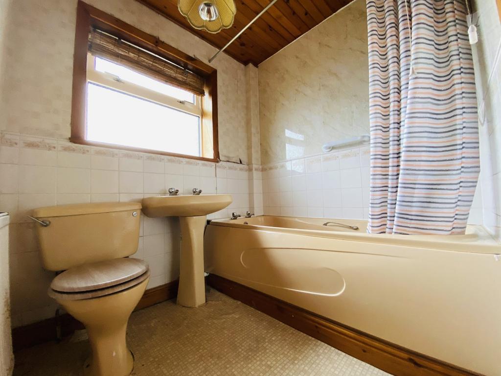 55 Akers Avenue, Locharbriggs, Dumfries, DG1 1 UQ -