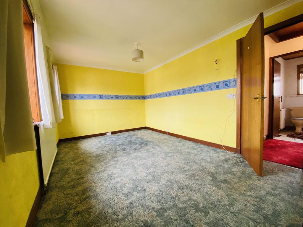 55 Akers Avenue, Locharbriggs, Dumfries, DG1 1 UQ -