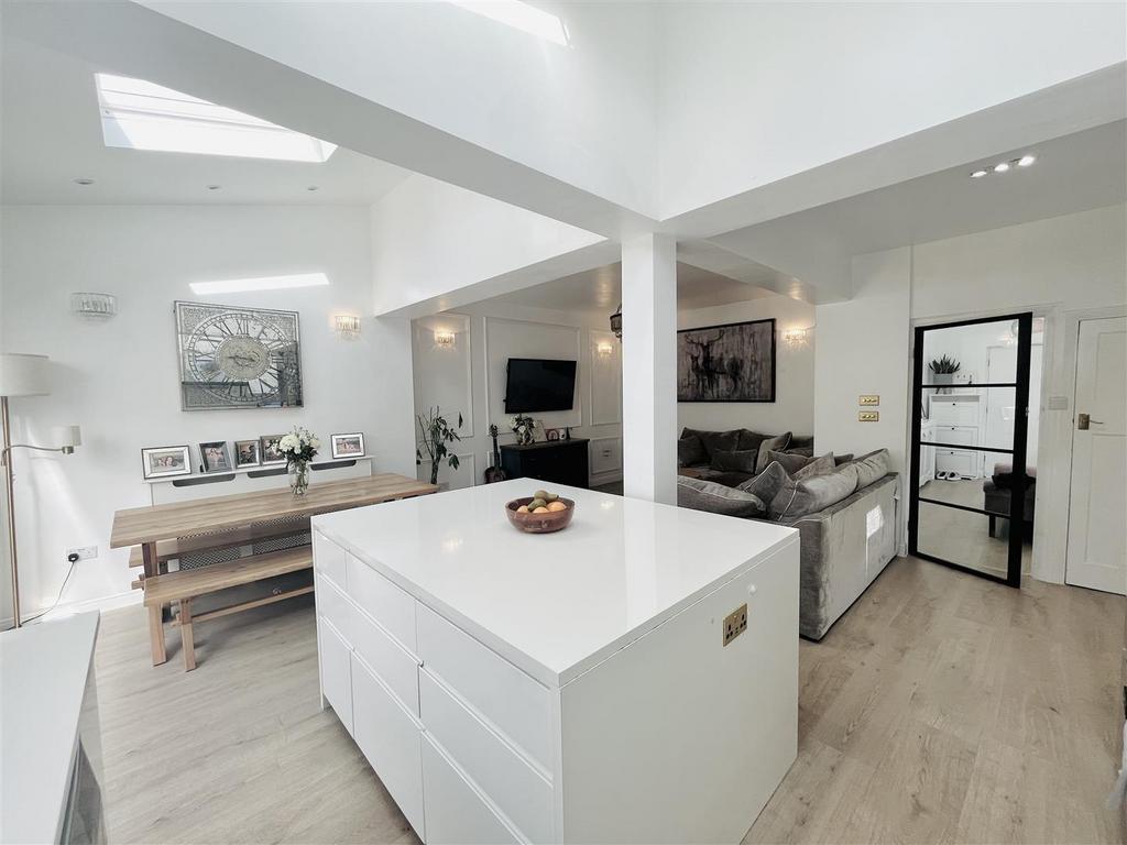 Live In Dining Kitchen