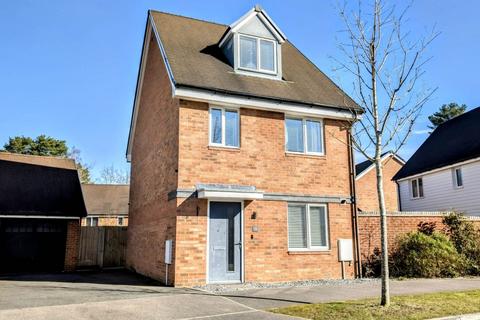 3 bedroom detached house for sale, Chandler Drive, Bordon GU35