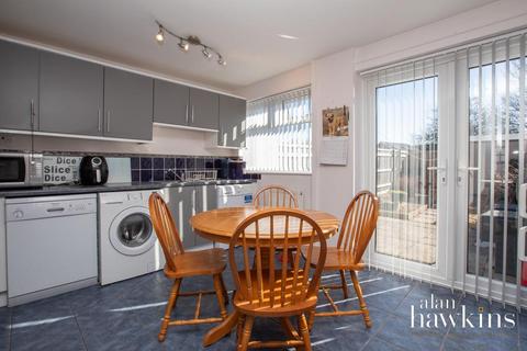 5 Lucerne Close, Wootton Bassett, Swindon, SN4 7JQ
