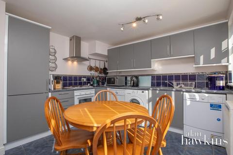 5 Lucerne Close, Wootton Bassett, Swindon, SN4 7JQ