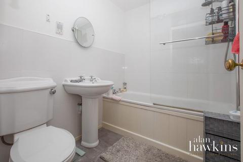 5 Lucerne Close, Wootton Bassett, Swindon, SN4 7JQ