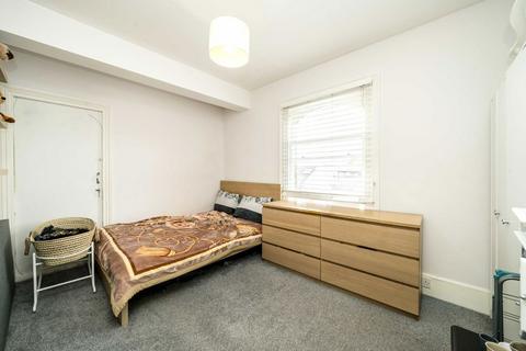 2 bedroom flat for sale, Churchfield Road, London W3