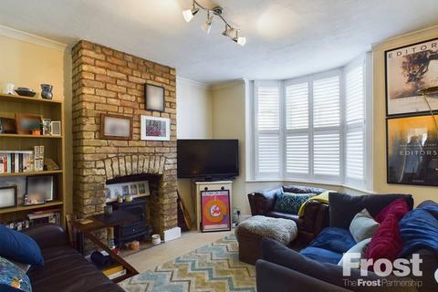 2 bedroom semi-detached house for sale, Hythe Road, Staines-upon-Thames, Surrey, TW18