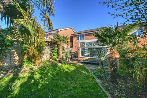 undefined, Kilmarnock Drive, Luton, Bedfordshire, LU2