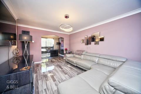 undefined, Kilmarnock Drive, Luton, Bedfordshire, LU2