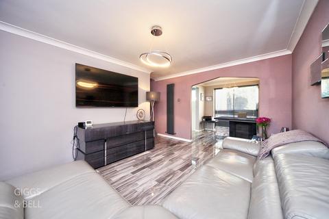 undefined, Kilmarnock Drive, Luton, Bedfordshire, LU2