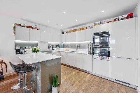 3 bedroom flat for sale, Cable Walk, Greenwich, London, SE10