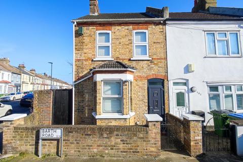 3 bedroom end of terrace house to rent, Barth Road, Plumstead, SE18