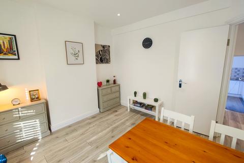 3 bedroom end of terrace house to rent, Barth Road, Plumstead, SE18