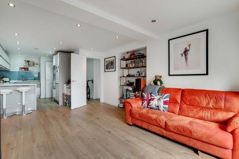 2 bedroom flat to rent, Waterloo Gardens, Islington, London, N1