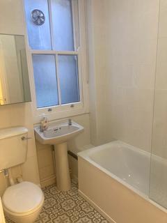 4 bedroom apartment to rent, New Cross Road, London SE14