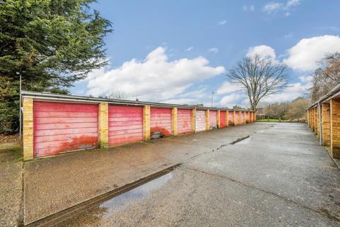 1 bedroom flat for sale, Sunbury-on-Thames,  Surrey,  TW16