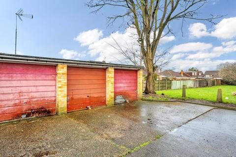 1 bedroom flat for sale, Sunbury-on-Thames,  Surrey,  TW16