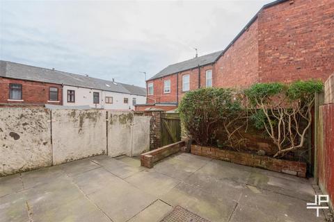 2 bedroom terraced house to rent, Kay Street, Manchester M46