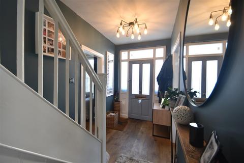 3 bedroom semi-detached house for sale, 39 Copthorne Drive, Shrewsbury. SY3 8RZ