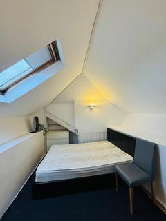 1 bedroom in a house share to rent, Coleridge Road, London N12