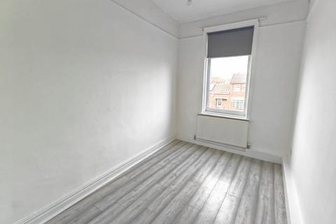 2 bedroom flat to rent, Southwick Road, Sunderland SR5