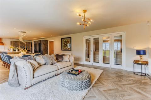 5 Leys Field, Oxhill, Warwick, CV35 0FN