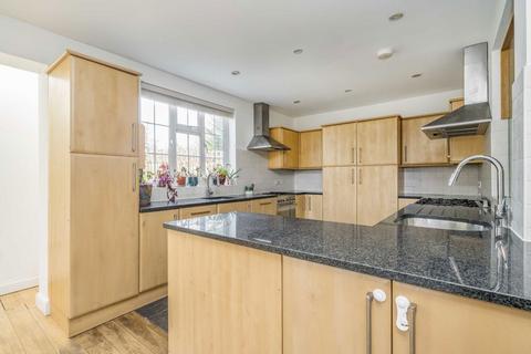 7 bedroom detached house to rent, Green Lane, London NW4