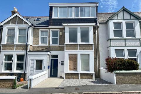 2 bedroom apartment to rent, Mount Wise, Newquay TR7