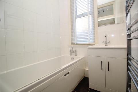 1 bedroom flat to rent, Hazelwick Road, Crawley, West Sussex. RH10 1NQ