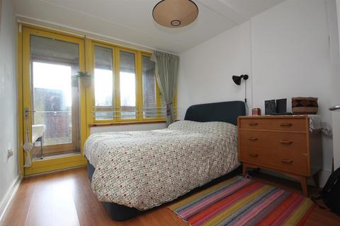 12 Helios Road, Wallington, SM6 7BZ