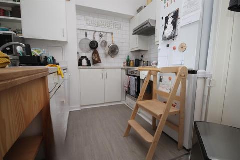 12 Helios Road, Wallington, SM6 7BZ