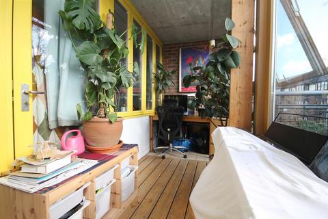 12 Helios Road, Wallington, SM6 7BZ