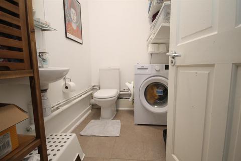 12 Helios Road, Wallington, SM6 7BZ