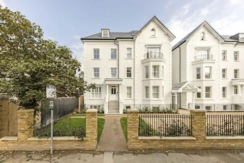 3 bedroom flat for sale, Oak Hill Road, Surbiton KT6