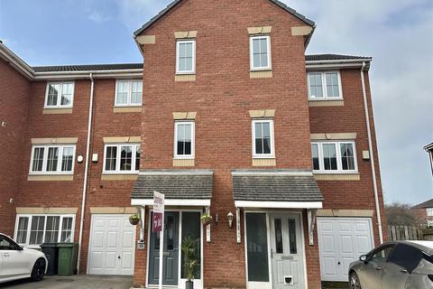 4 bedroom townhouse for sale, Spring Place Court, Mirfield