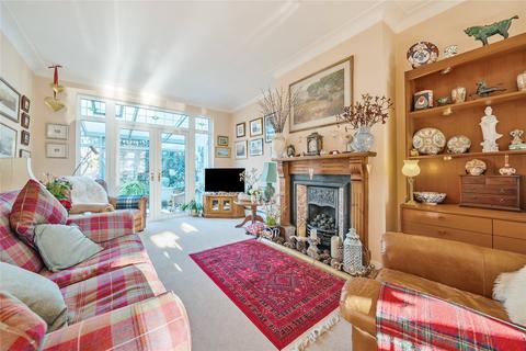 25 Manor Drive, Surbiton, KT5 8NE
