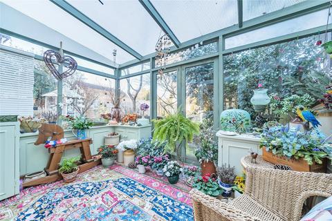 25 Manor Drive, Surbiton, KT5 8NE