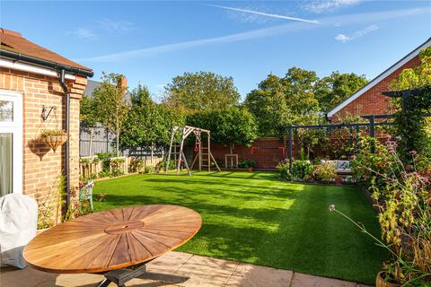 3 Stable Close, Wrecclesham, Farnham, GU10 4EF