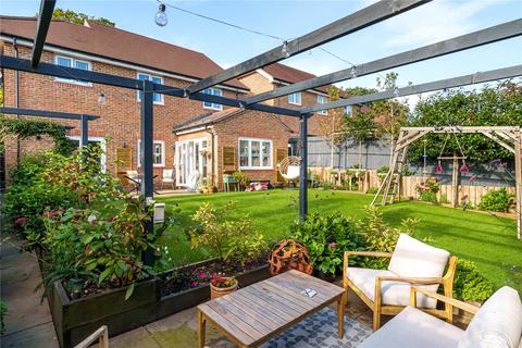 3 Stable Close, Wrecclesham, Farnham, GU10 4EF