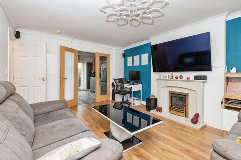 4 bedroom townhouse for sale, Kiln Avenue, Mirfield WF14